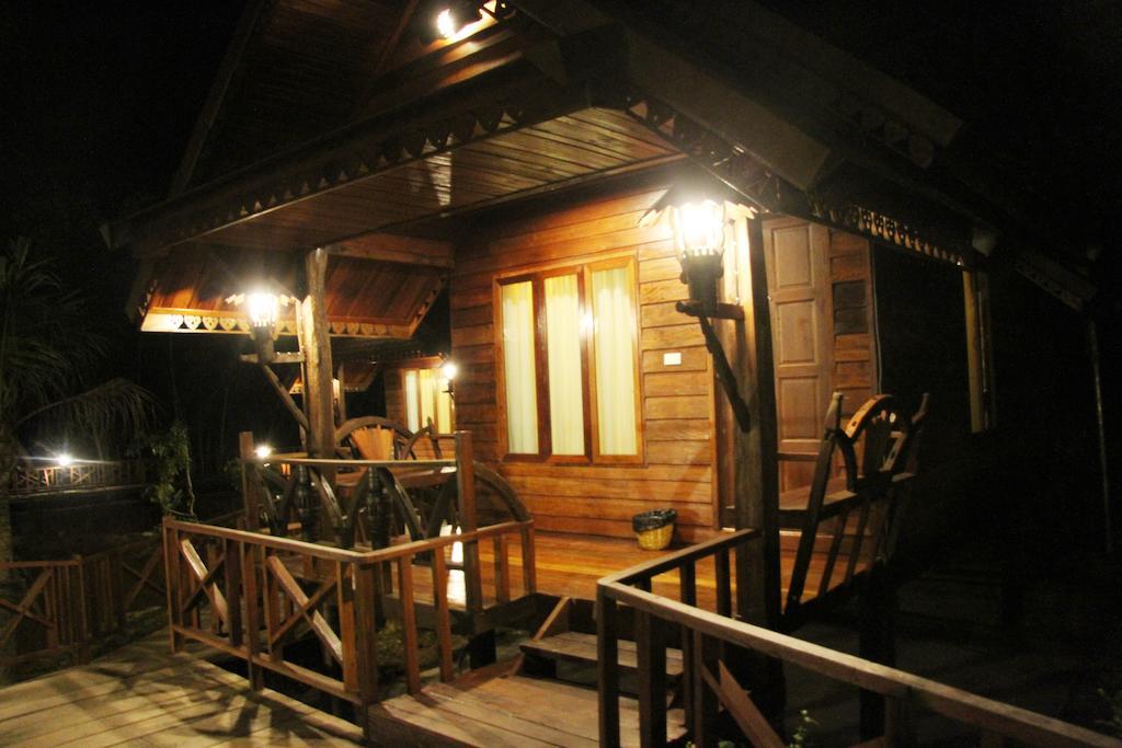 Burilamplai Resort Thung Yai Rum bild