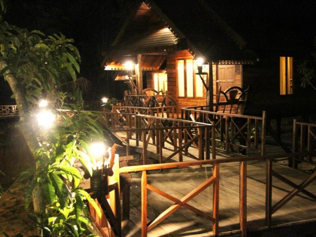 Burilamplai Resort Thung Yai Exteriör bild