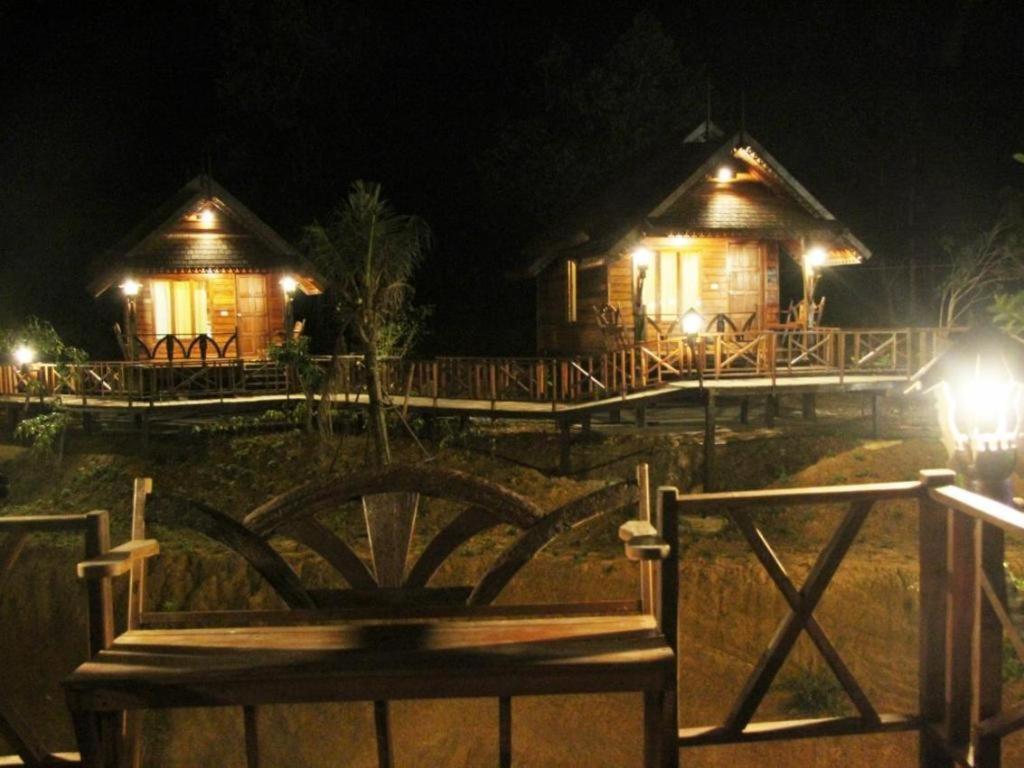 Burilamplai Resort Thung Yai Exteriör bild