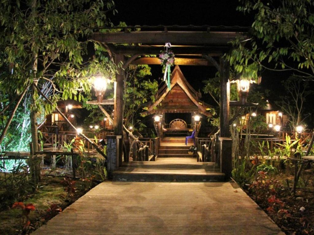 Burilamplai Resort Thung Yai Exteriör bild