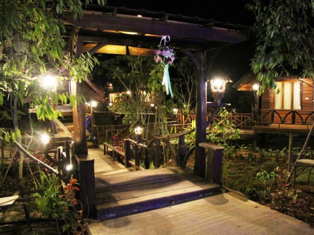 Burilamplai Resort Thung Yai Exteriör bild