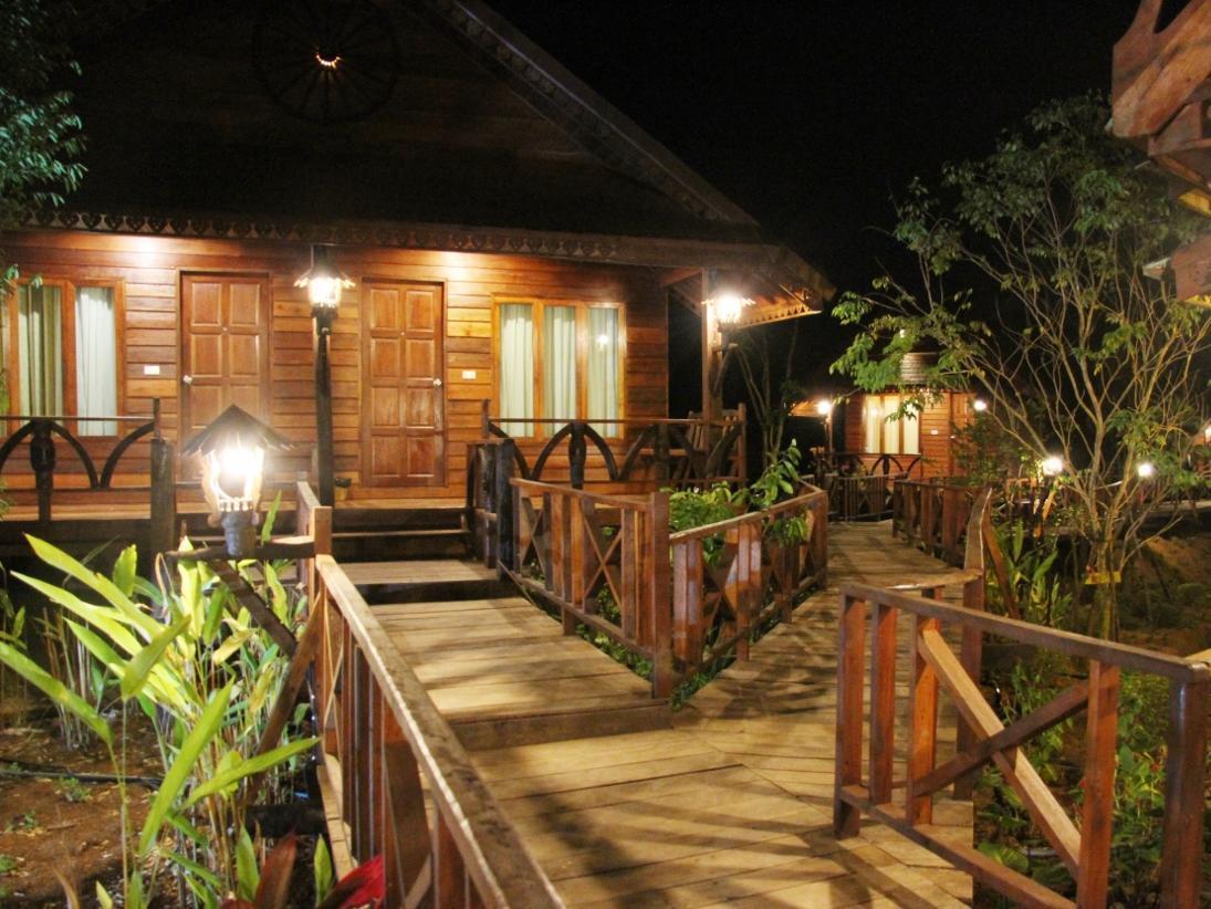 Burilamplai Resort Thung Yai Exteriör bild